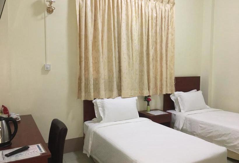 مُتل Hpaan River View