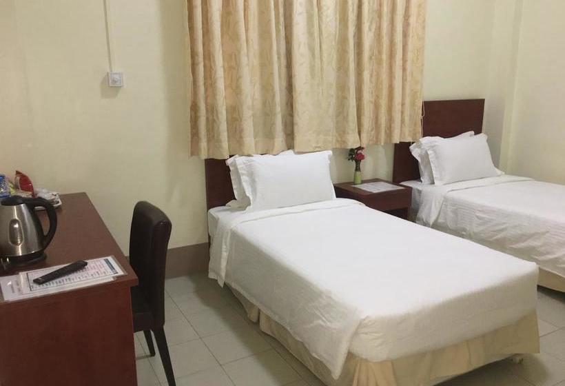 مُتل Hpaan River View