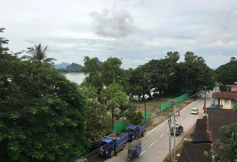 مُتل Hpaan River View