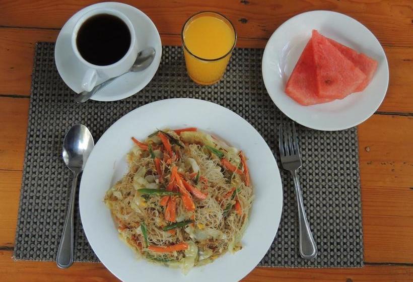 مُتل Hpaan River View