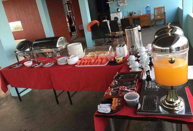 مُتل Hpaan River View