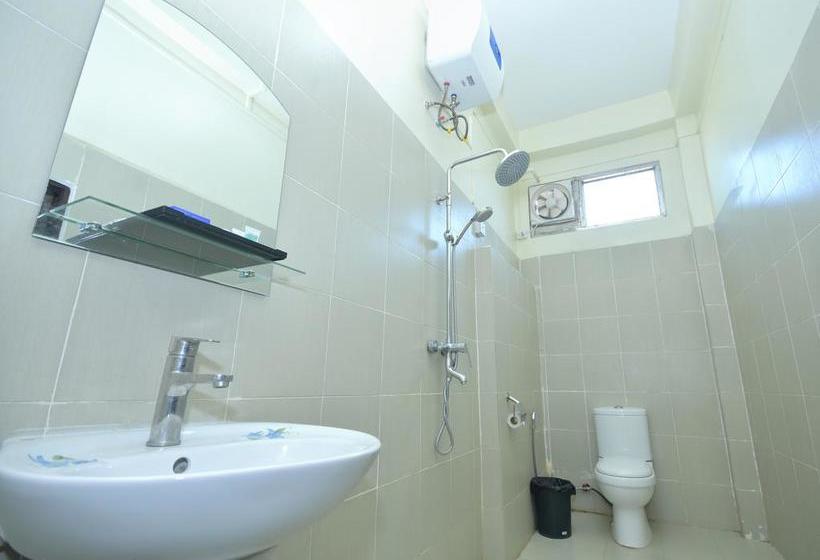 مُتل Hpaan River View