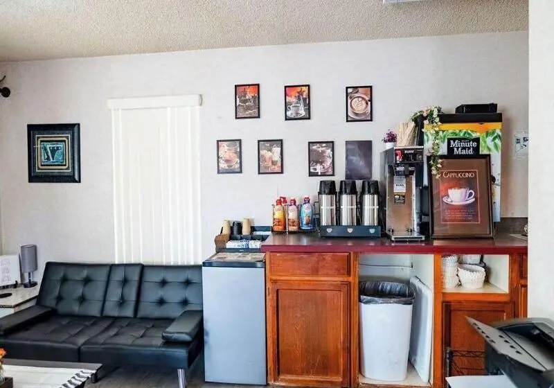 ホテル Rose City Inn And Suites
