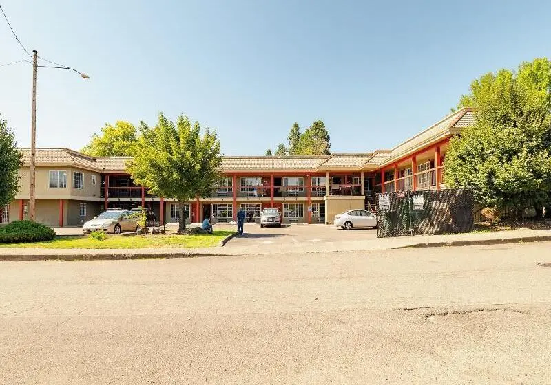 ホテル Rose City Inn And Suites