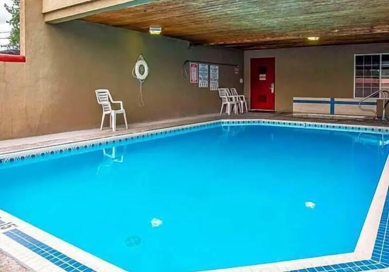 ホテル Rose City Inn And Suites