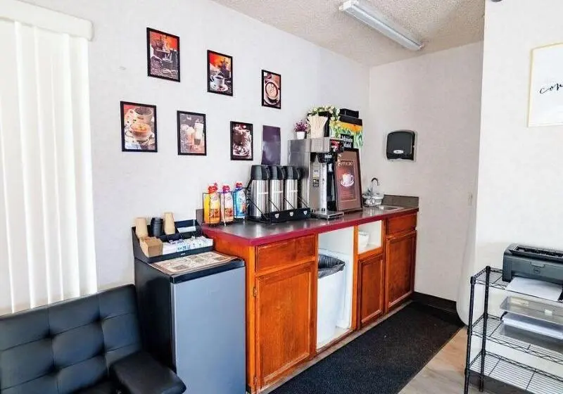 ホテル Rose City Inn And Suites