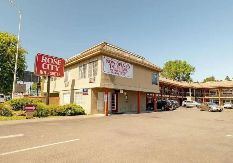 ホテル Rose City Inn And Suites
