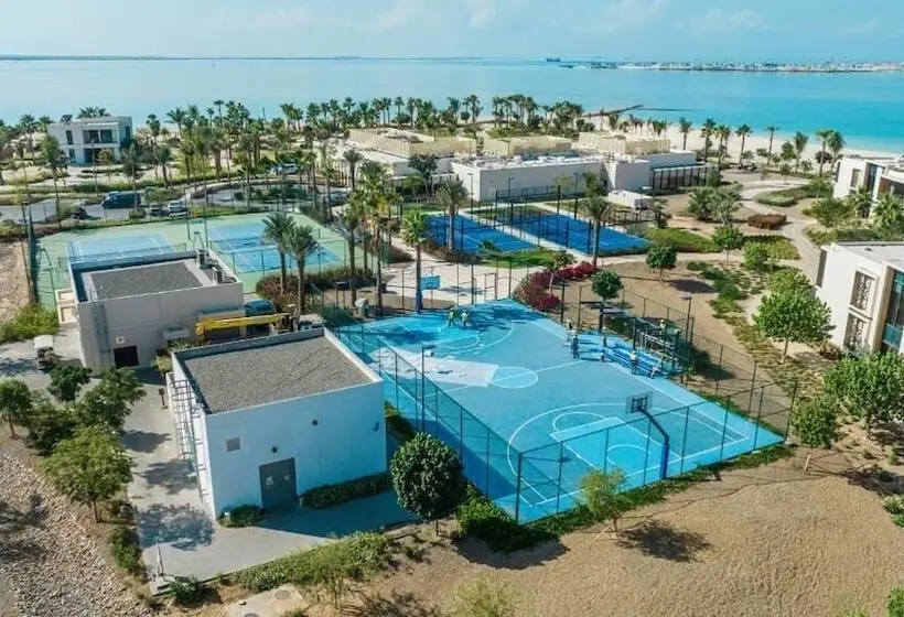 هتل Turtle Bay