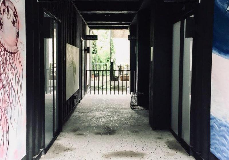 ホテル Containers By Eco