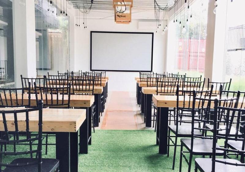 ホテル Containers By Eco