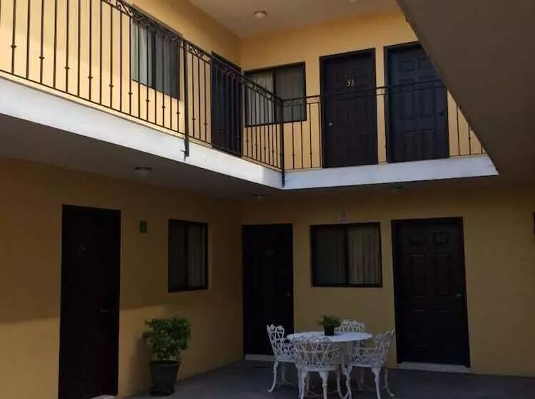 Hotelli Flores Hills