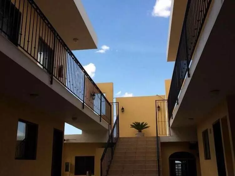 Hotelli Flores Hills