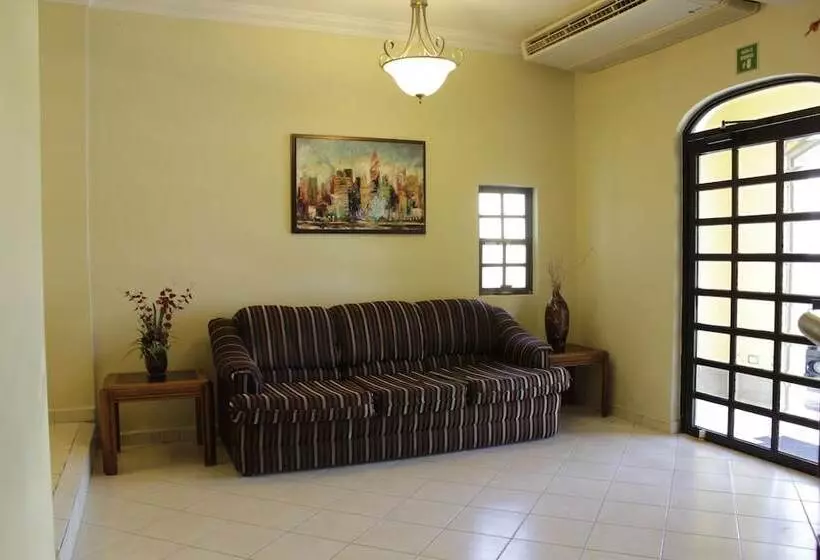 Hotelli Flores Hills