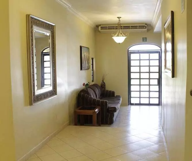 Hotelli Flores Hills