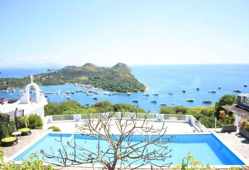 La Cecile Hotel And Cafe Komodo