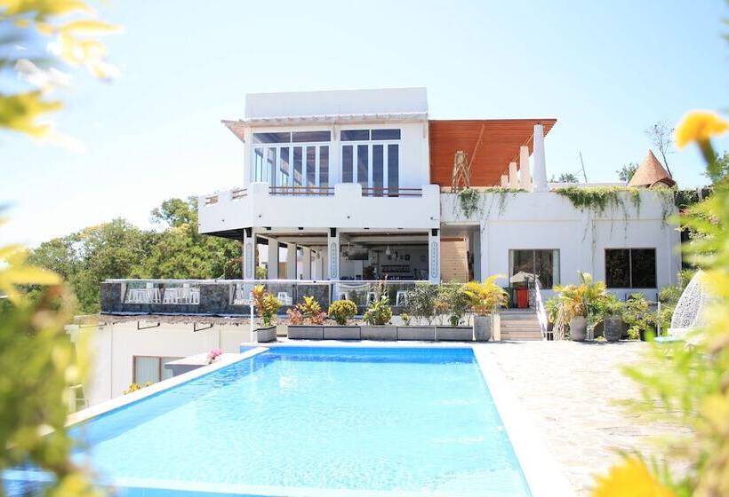 La Cecile Hotel And Cafe Komodo