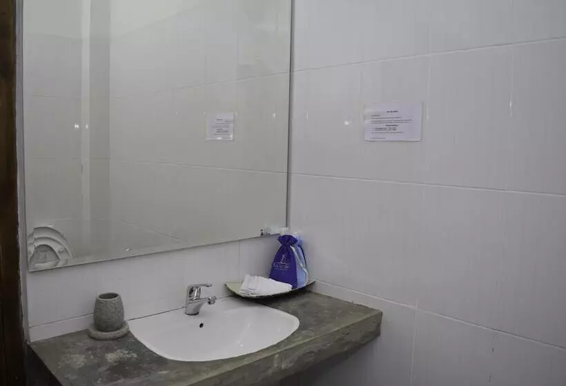 La Cecile Hotel And Cafe Komodo