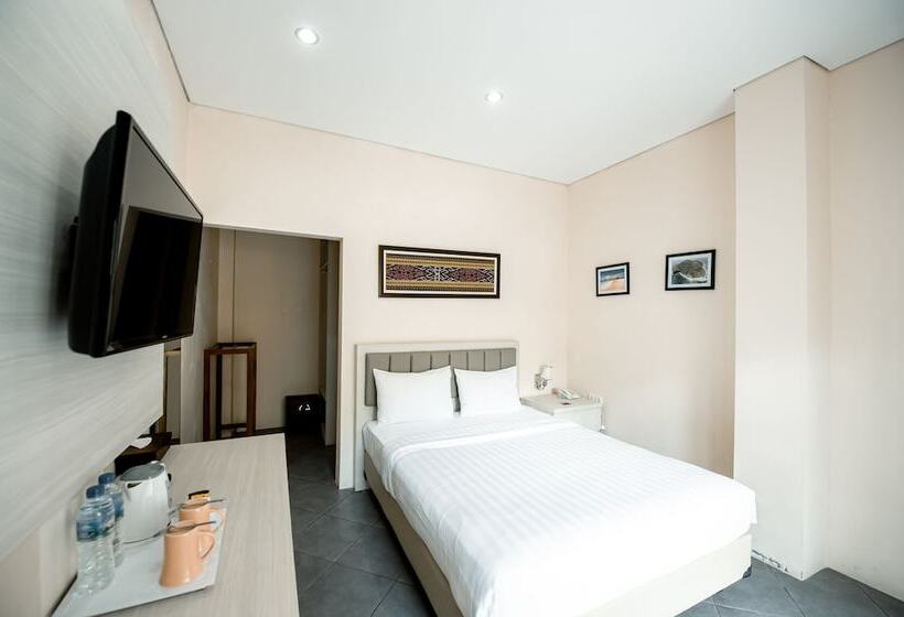 La Cecile Hotel And Cafe Komodo