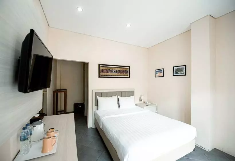 La Cecile Hotel And Cafe Komodo