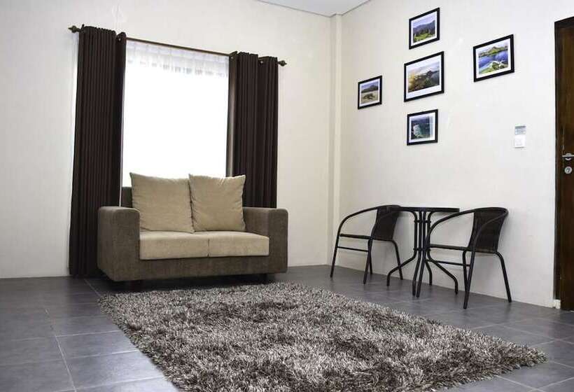 La Cecile Hotel And Cafe Komodo