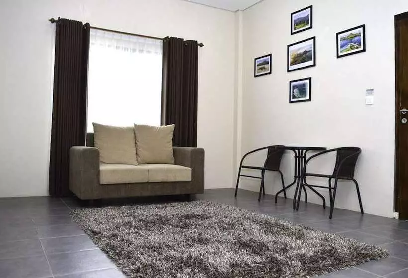 La Cecile Hotel And Cafe Komodo