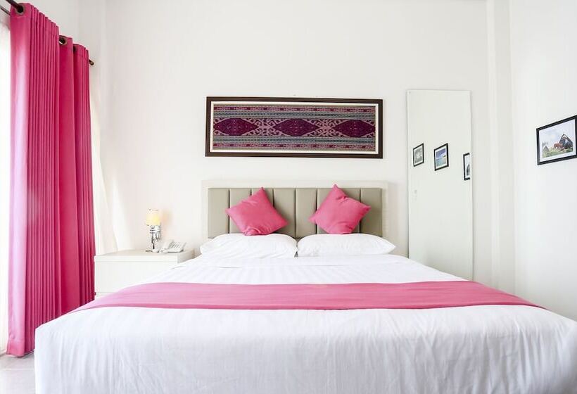 La Cecile Hotel And Cafe Komodo