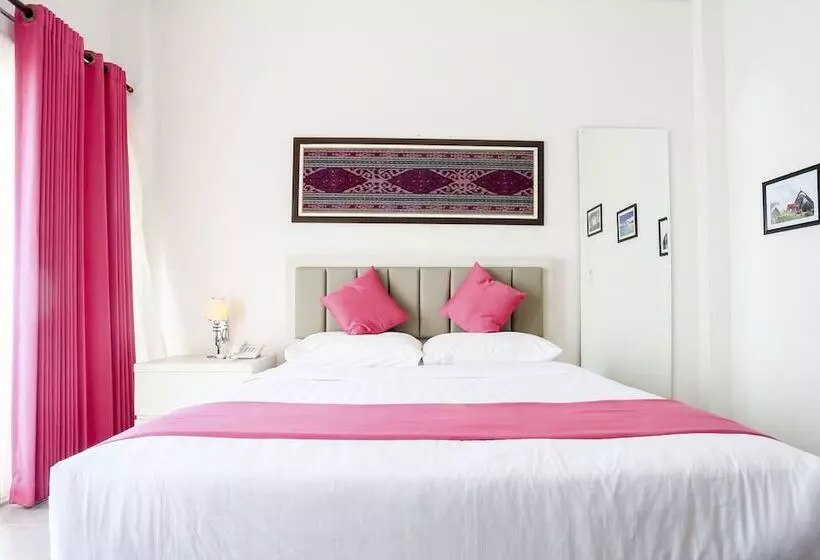 La Cecile Hotel And Cafe Komodo