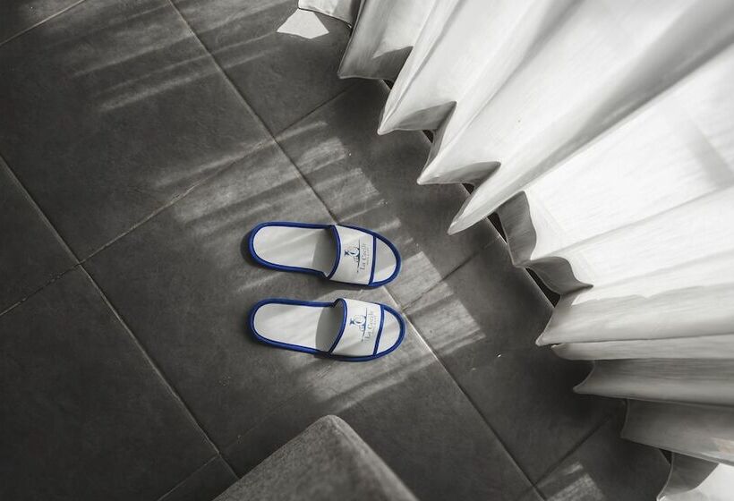 La Cecile Hotel And Cafe Komodo