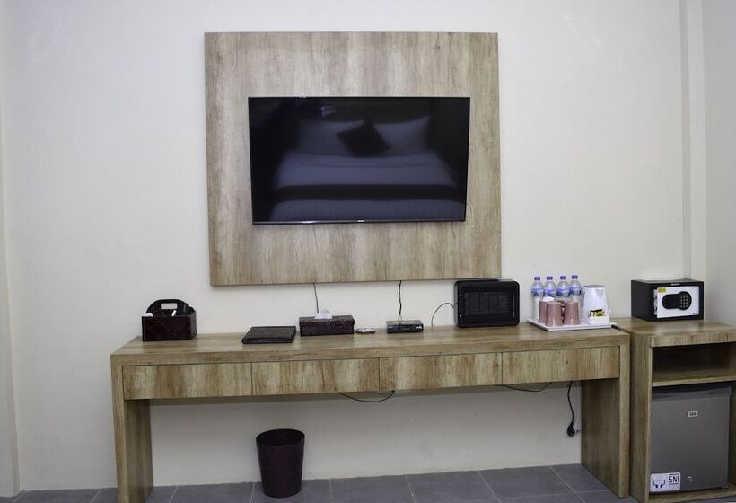 La Cecile Hotel And Cafe Komodo