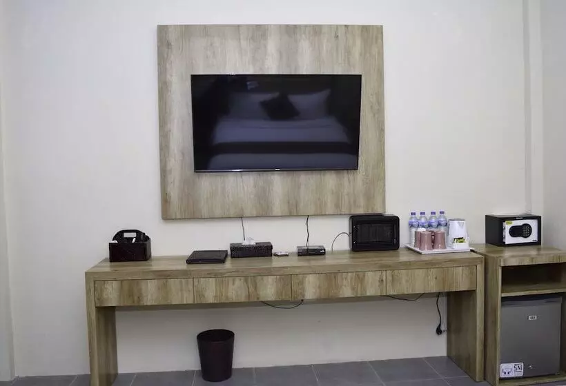 La Cecile Hotel And Cafe Komodo