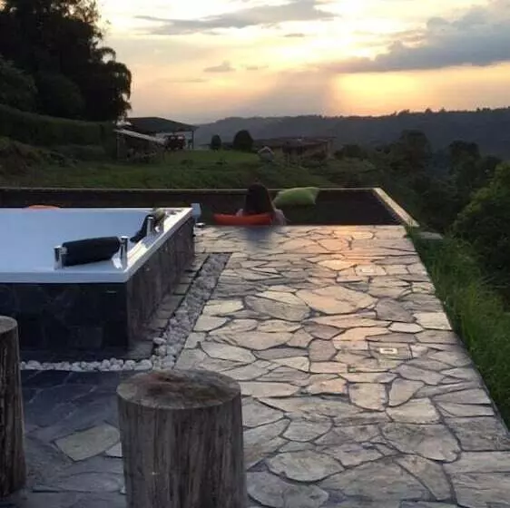 Hotelli Montana Guesthouse