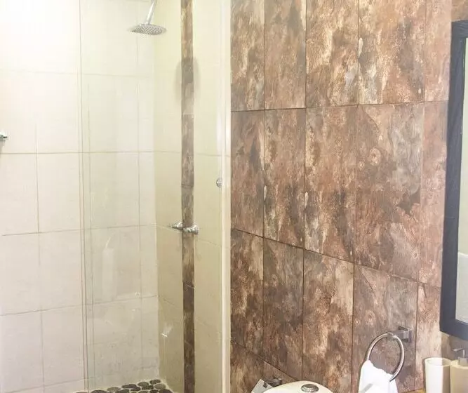 Hotelli Montana Guesthouse
