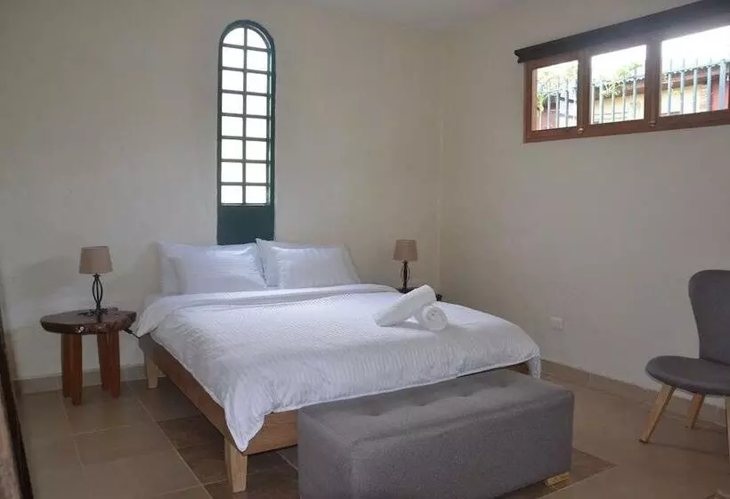 Hotelli Montana Guesthouse