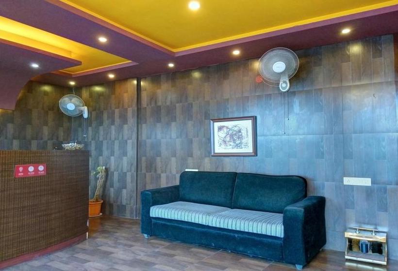 Fotos del hotel Fab Platinum:  3