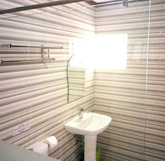 בית מלון כפרי The Ambassador