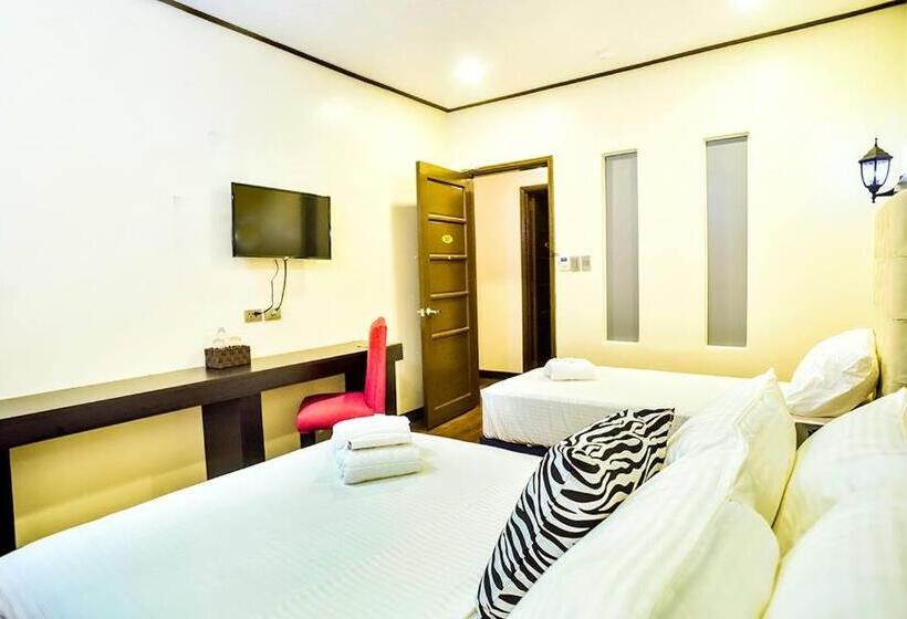 בית מלון כפרי The Ambassador