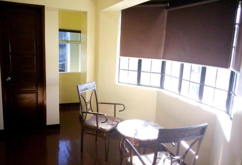 בית מלון כפרי The Ambassador