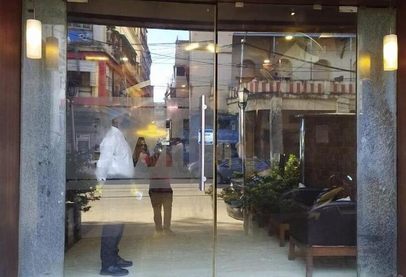 ホテル White House