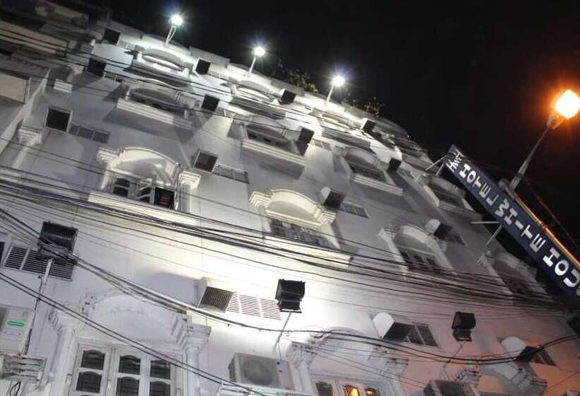 ホテル White House