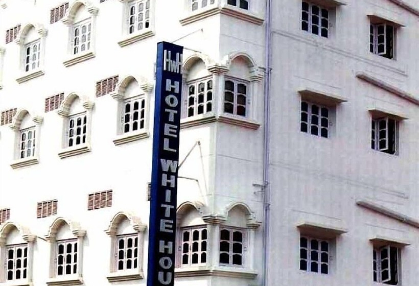 ホテル White House