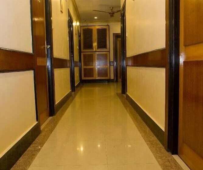 ホテル White House