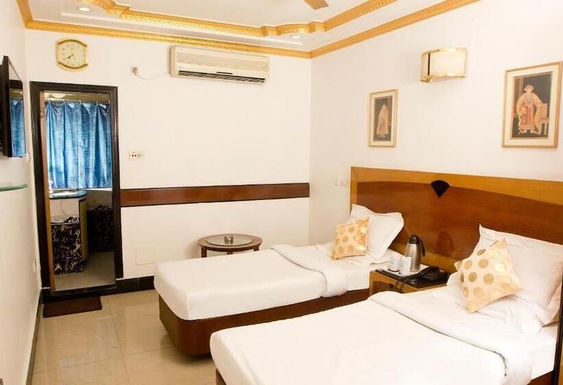 ホテル White House