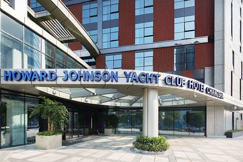 בית מלון כפרי Howard Johnson Yacht Club
