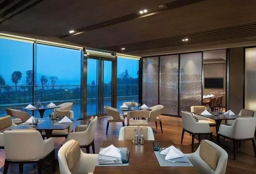 ホテル Howard Johnson Yacht Club