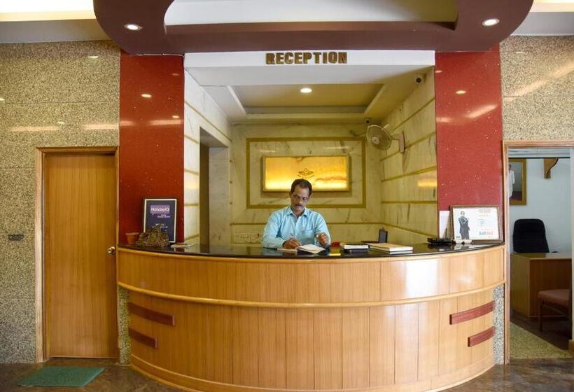 호텔 Sharada International