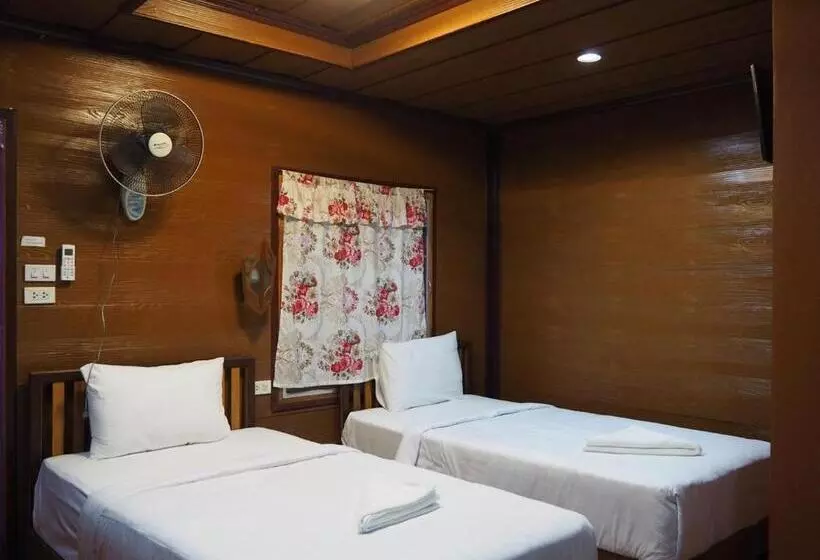 Lampang Bouteak Resort