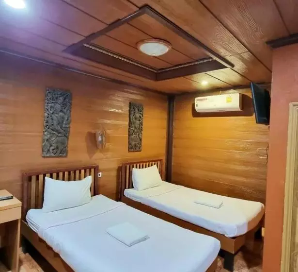 Lampang Bouteak Resort