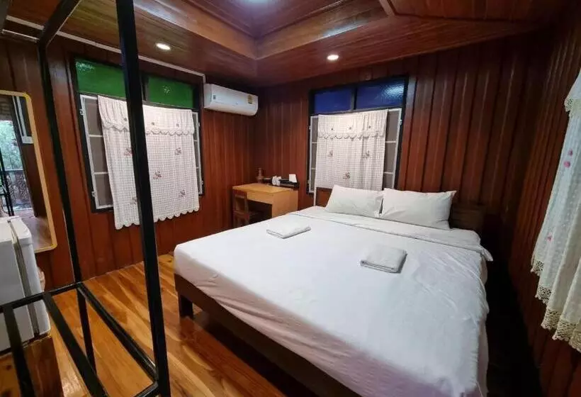 Lampang Bouteak Resort