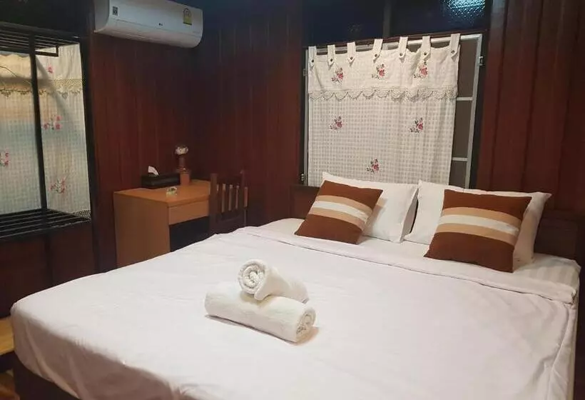 Lampang Bouteak Resort