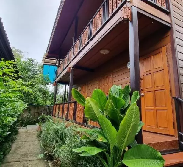 Lampang Bouteak Resort